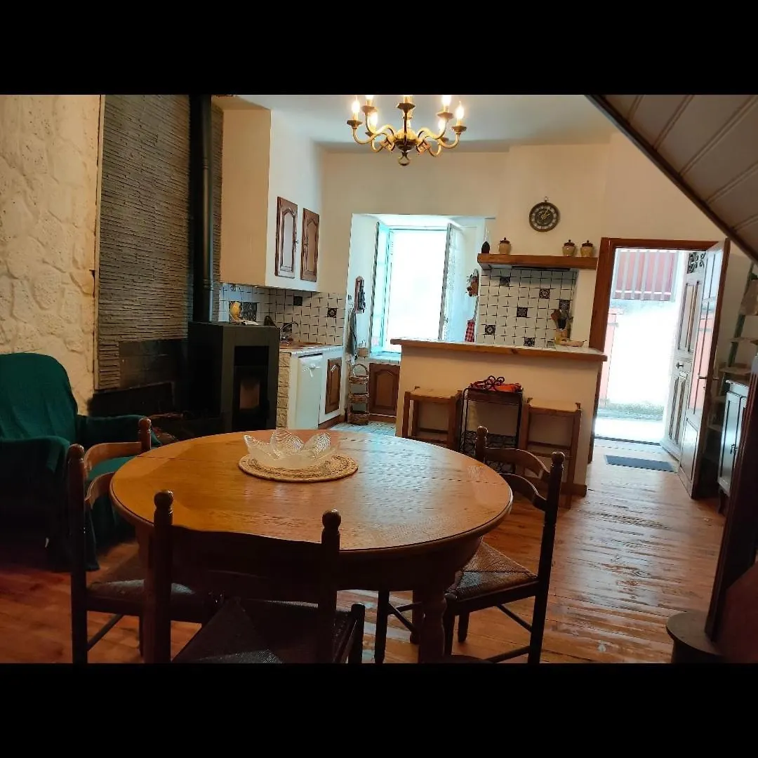 Agreable Maison Dans Un Beau Village De Montagne Siguer