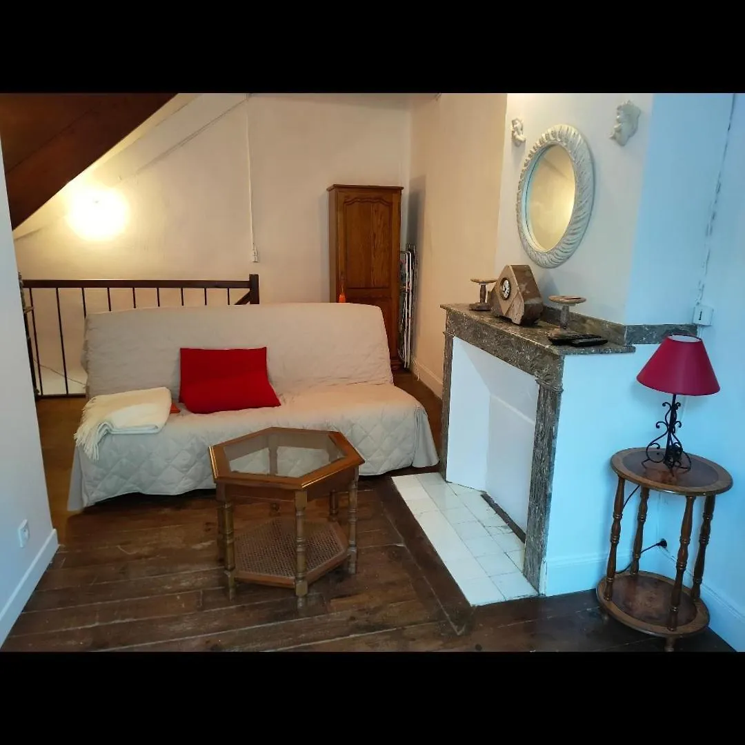 Holiday home Agreable Maison Dans Un Beau Village De Montagne Siguer France